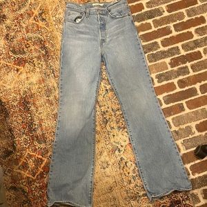 Levi’s rib cage boot cut size 28